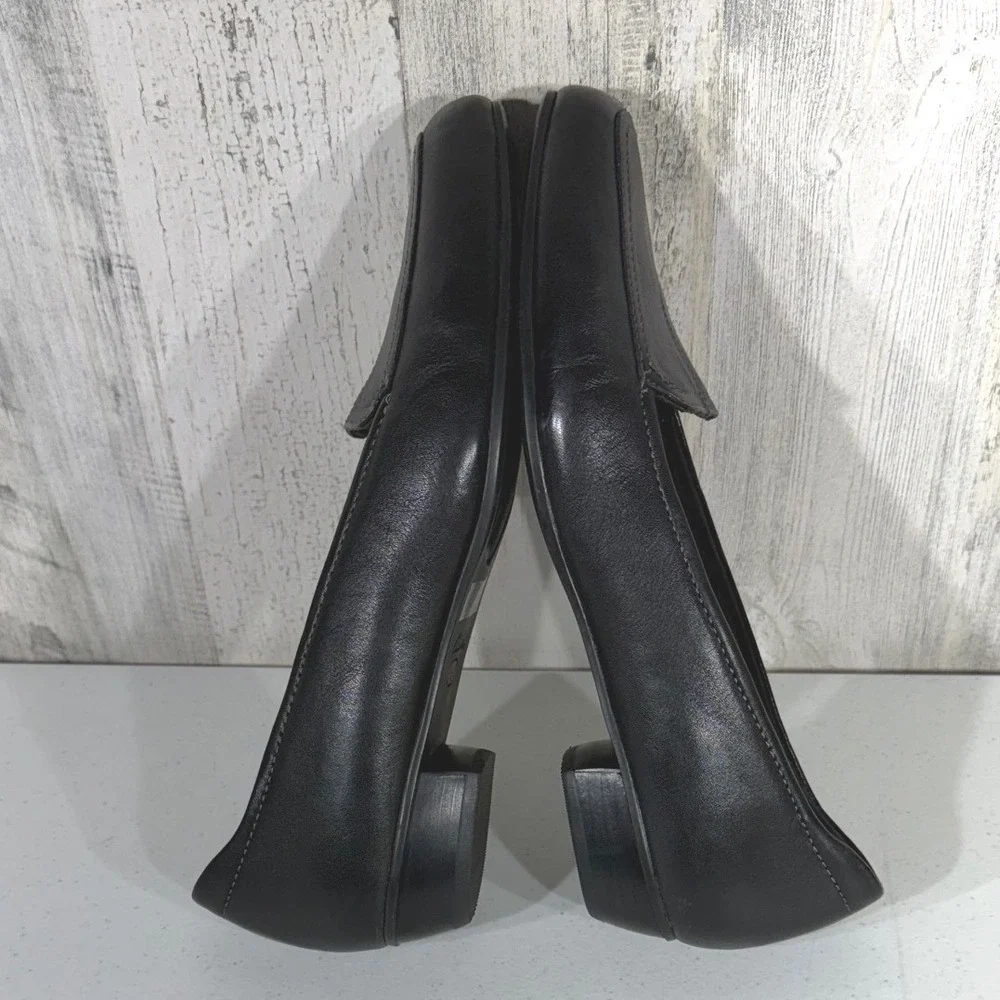 Clarks‎ Leather Slip On Loafers 11M Black Low Block Heel Almond Toe